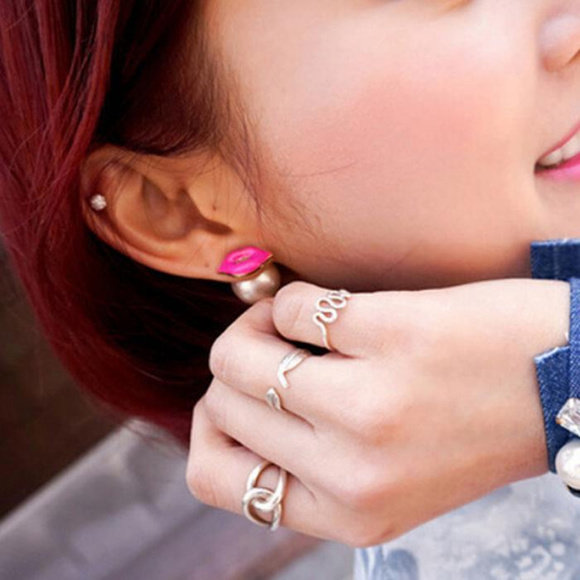 Lip Earrings. - Picture 6 of 6